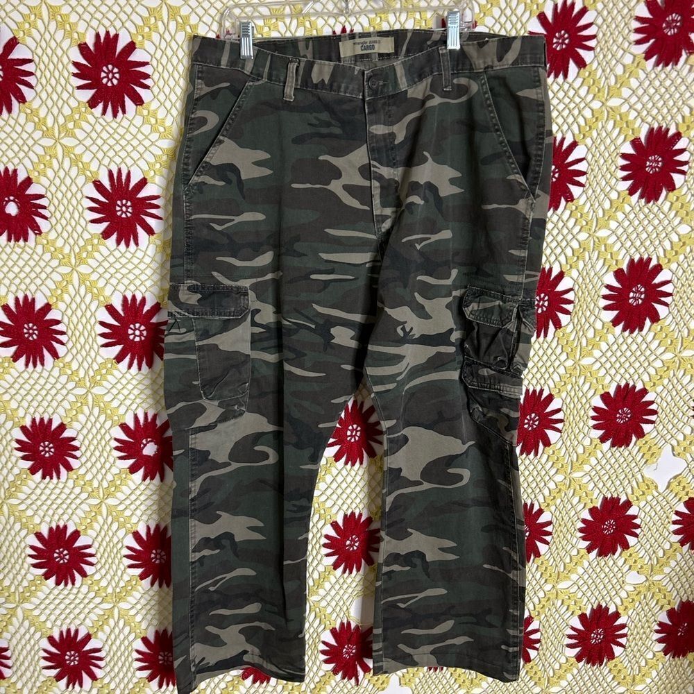 WRANGLER Jeans Cargo Camo Pants / Size 40 X 28 - Picture 1 of 15